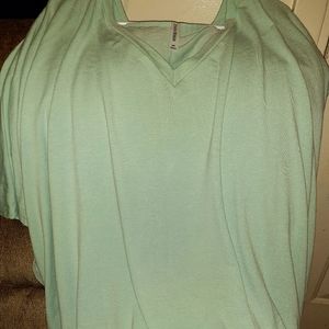 Oversized Boutique shirt mint green sharkbite hem
